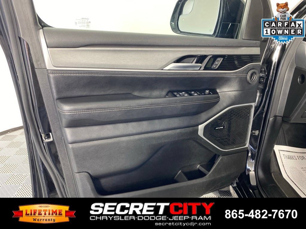 Used 2025 Jeep Wagoneer Series II w/ Convenience Group I AWD/4WD image 12