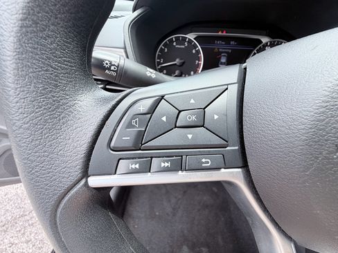 Used 2025 Nissan Altima 2.5 SV FWD image 13