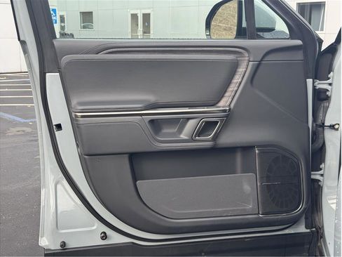 Used 2022 Rivian R1T Adventure image 10