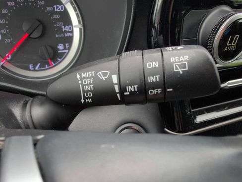 Used 2021 Toyota Highlander LE AWD/4WD image 26