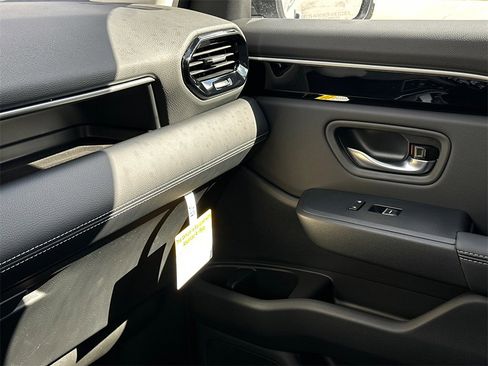 New 2025 Honda Pilot Touring image 34