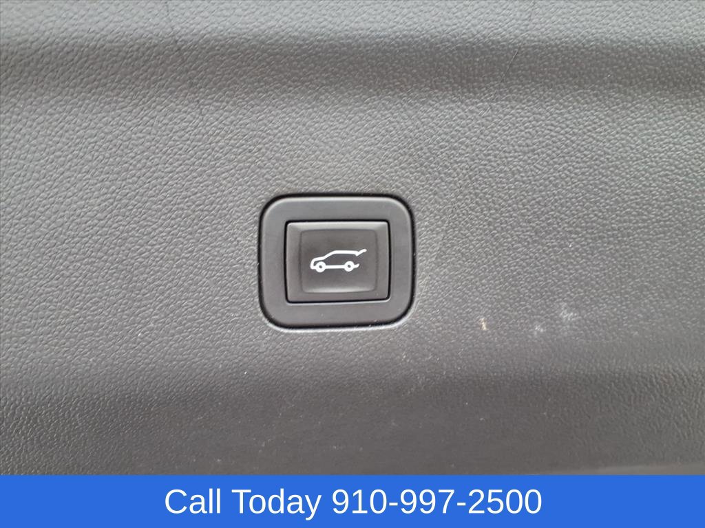 Used 2025 GMC Yukon Denali Ultimate w/ LPO, Floor Liner Package AWD/4WD image 24