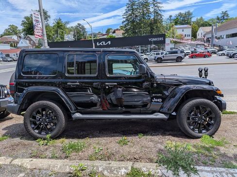 Used 2023 Jeep Wrangler Unlimited Sahara w/ Cold Weather Group AWD/4WD image 4