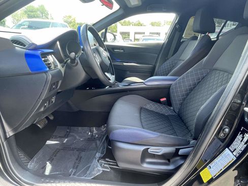 Used 2022 Toyota C-HR XLE FWD image 14