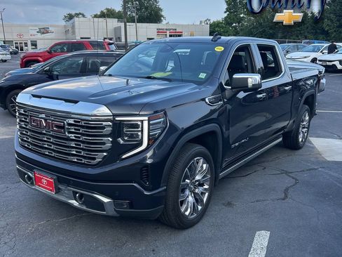 Used 2023 GMC Sierra 1500 Denali w/ Denali Reserve Package AWD/4WD image 1