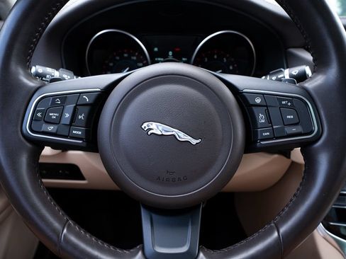 Used 2020 Jaguar XF Premium RWD image 31
