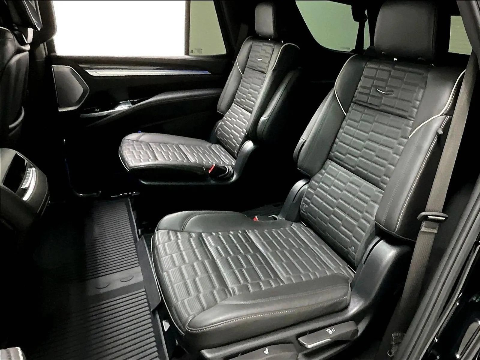 Used 2025 Cadillac Escalade V AWD/4WD image 14