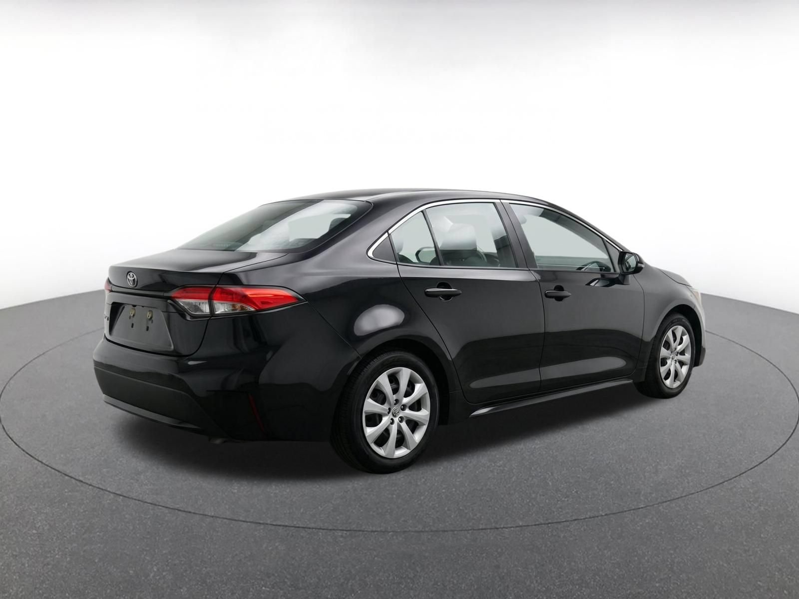 Used 2025 Toyota Corolla LE FWD image 8