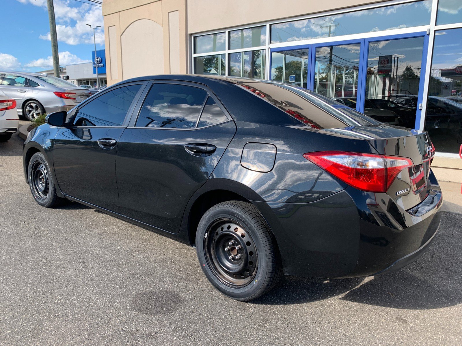 Used 2016 Toyota Corolla LE FWD image 5