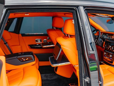 Used 2018 Rolls-Royce Phantom Sedan RWD image 61