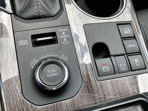 Used 2025 Toyota Highlander Limited AWD/4WD image 35