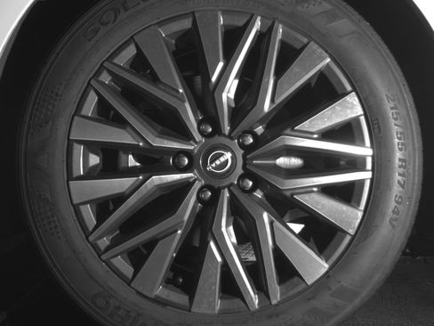 Used 2025 Nissan Altima 2.5 SV image 12