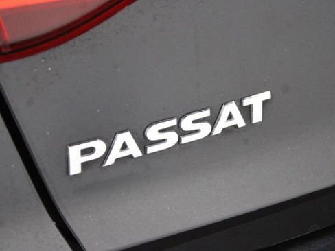 Used 2018 Volkswagen Passat 2.0T R-Line FWD image 6