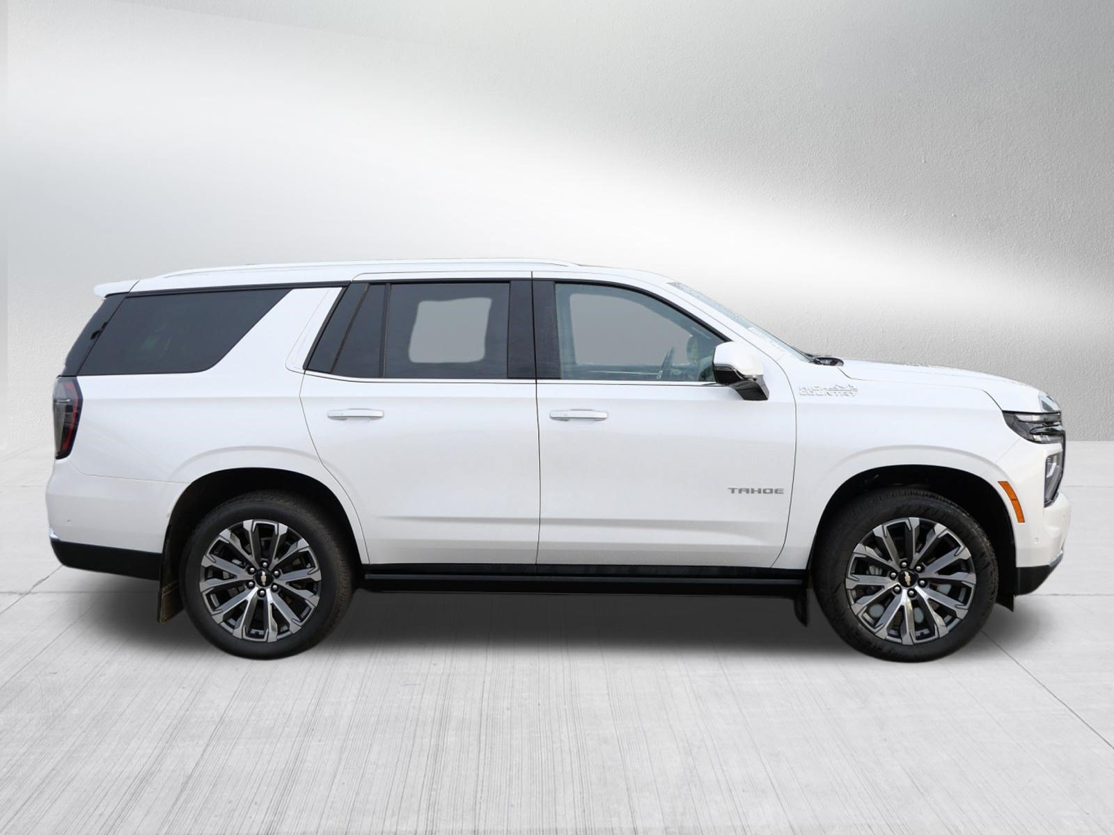 Used 2025 Chevrolet Tahoe High Country AWD/4WD image 8