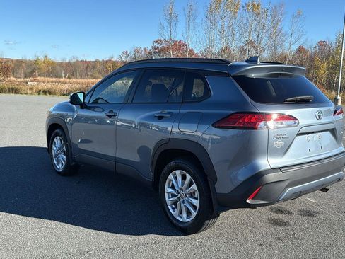 Used 2023 Toyota Corolla Cross LE image 9