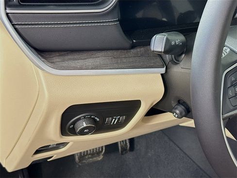 New 2025 Jeep Grand Cherokee Limited w/ Luxury Tech Group II image 10