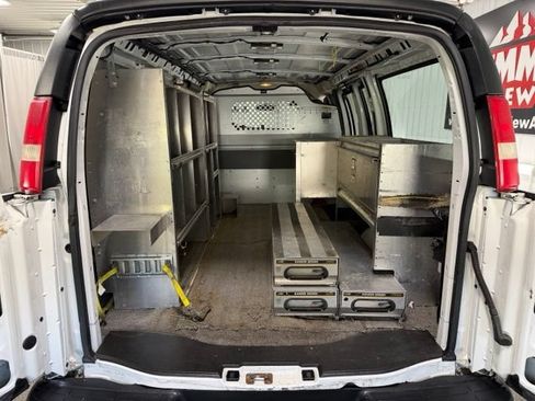 Used 2018 Chevrolet Express 2500 w/ Driver Convenience Package RWD image 10