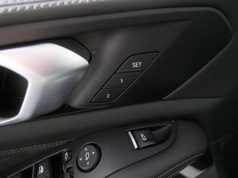 Used 2024 BMW X5 xDrive40i w/ Premium Essential Package image 17