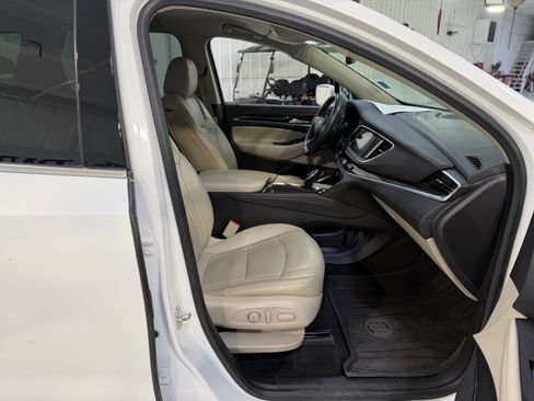 Used 2018 Buick Enclave Essence image 14