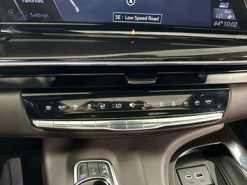 Used 2023 Cadillac Escalade Sport Platinum w/ LPO, ONYX Package AWD/4WD image 17