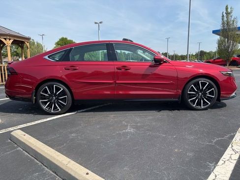Used 2023 Honda Accord Touring image 4