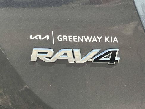 Used 2016 Toyota RAV4 LE AWD/4WD image 5