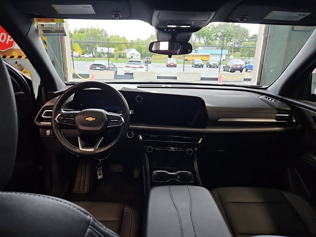 Used 2026 Chevrolet Traverse LT AWD/4WD image 11