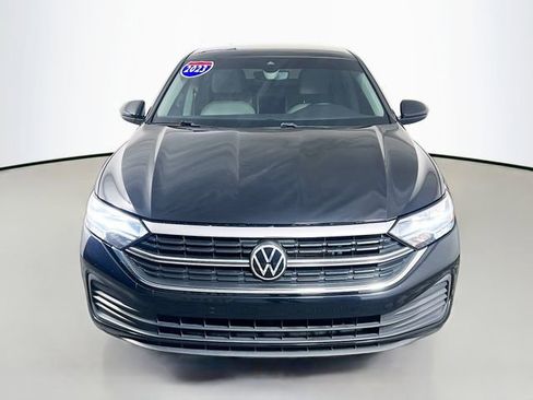 Used 2023 Volkswagen Jetta SE w/ Panoramic Sunroof Package image 3