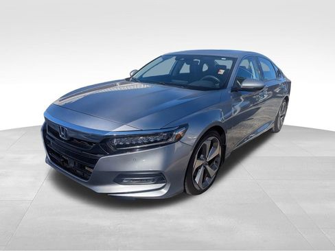 Used 2018 Honda Accord Touring image 4