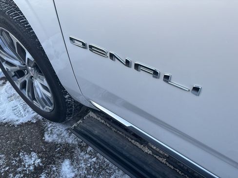 Used 2022 GMC Yukon Denali w/ Denali Premium Package image 8