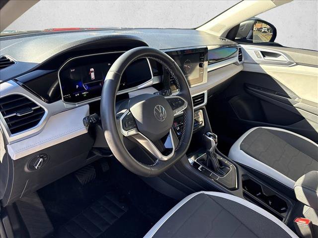Used 2025 Volkswagen Taos SE FWD image 9