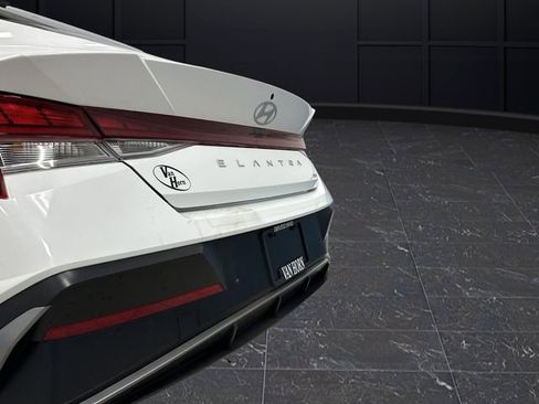 Used 2024 Hyundai Elantra Limited image 34