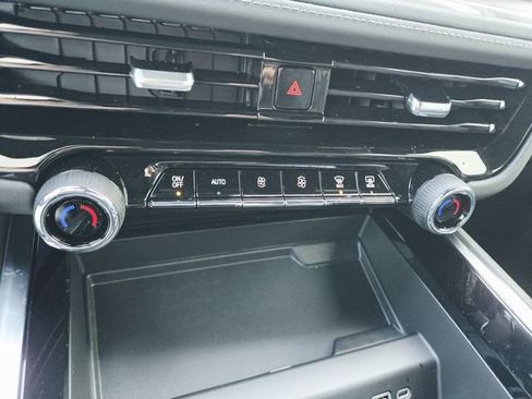 New 2026 Chevrolet Suburban LS image 23