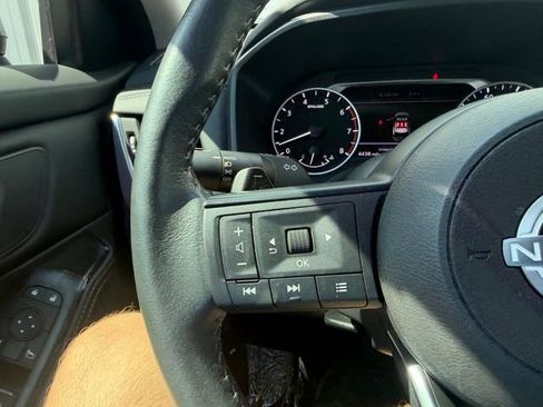 Used 2024 Nissan Rogue SV w/ SV Premium Package FWD image 20