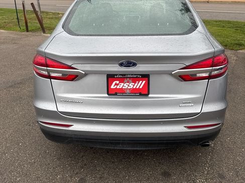 Used 2020 Ford Fusion SE FWD image 2
