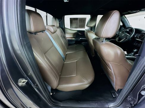 Used 2017 Toyota Tacoma Limited image 10