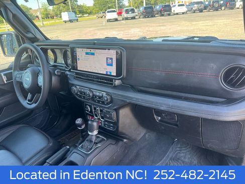 Used 2025 Jeep Gladiator Rubicon w/ Safety Group AWD/4WD image 17