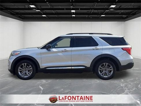 Used 2022 Ford Explorer XLT w/ Equipment Group 202A image 3