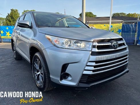 Used 2019 Toyota Highlander LE AWD/4WD image 1