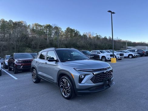 Used 2024 Chevrolet TrailBlazer RS w/ Driver Confidence Package image 1