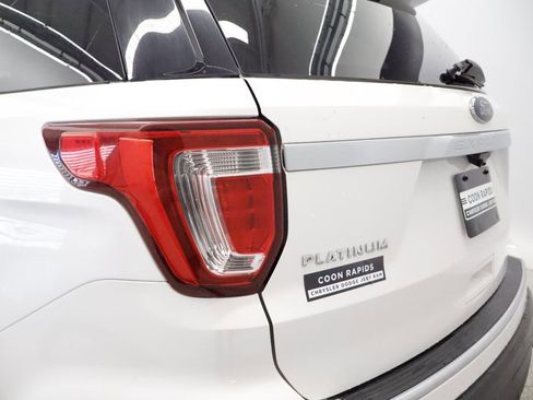 Used 2019 Ford Explorer Platinum AWD/4WD image 17