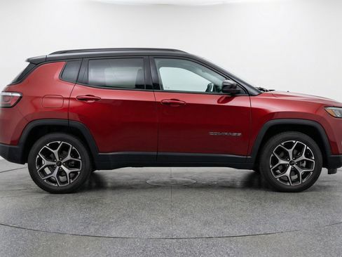 Used 2025 Jeep Compass Limited AWD/4WD image 11