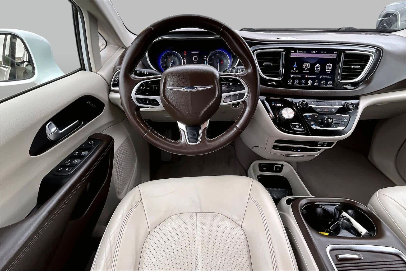 Used 2020 Chrysler Pacifica Touring-L Plus w/ Tire & Wheel Group FWD image 6