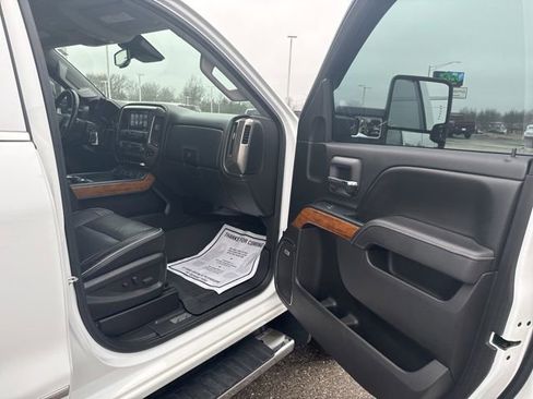 Used 2017 Chevrolet Silverado 2500 High Country w/ Duramax Plus Package image 8