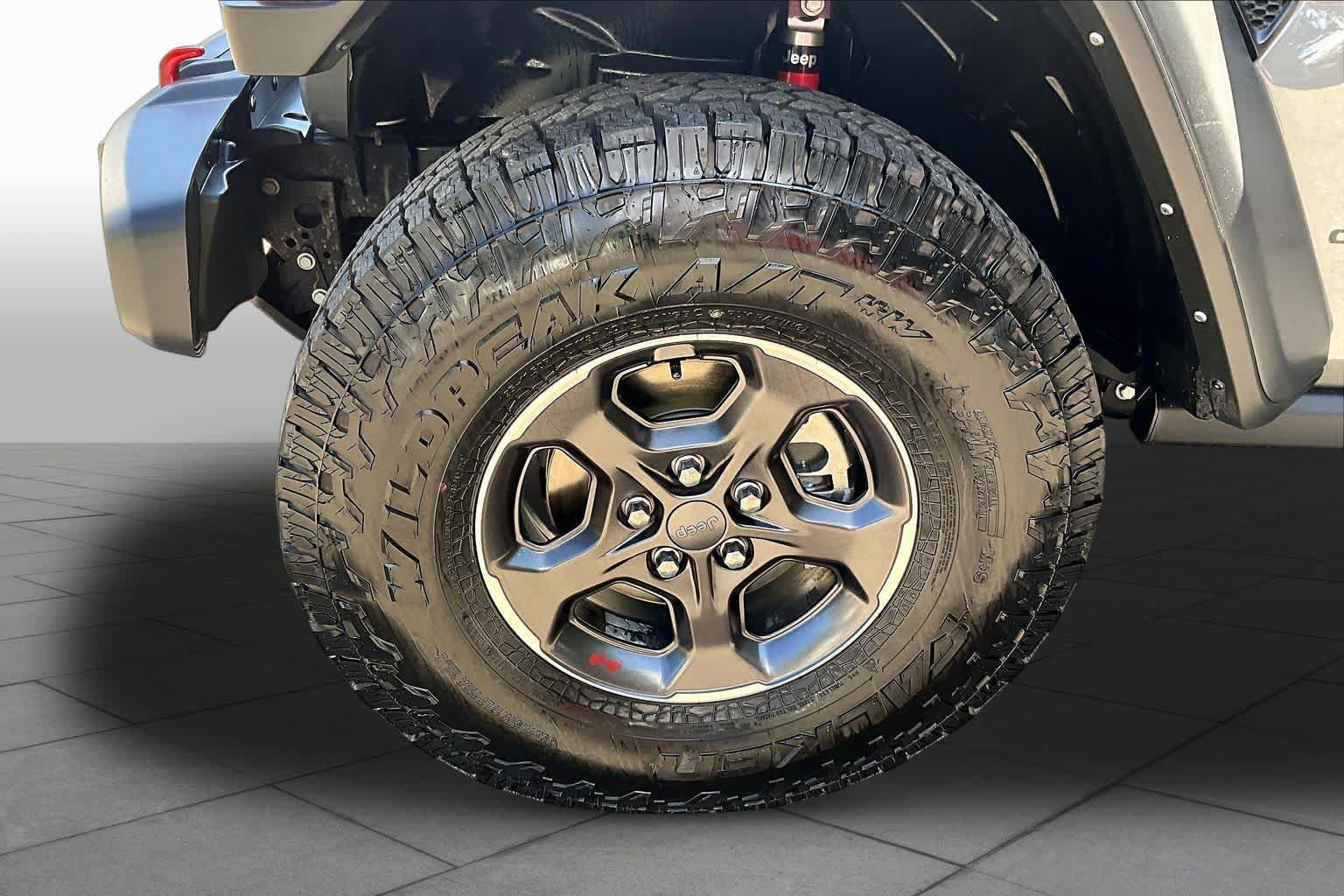 Used 2021 Jeep Gladiator Rubicon AWD/4WD image 11