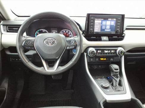 Used 2022 Toyota RAV4 XLE image 11