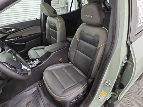Used 2025 Chevrolet Trax ACTIV w/ Sunroof Package FWD image 28