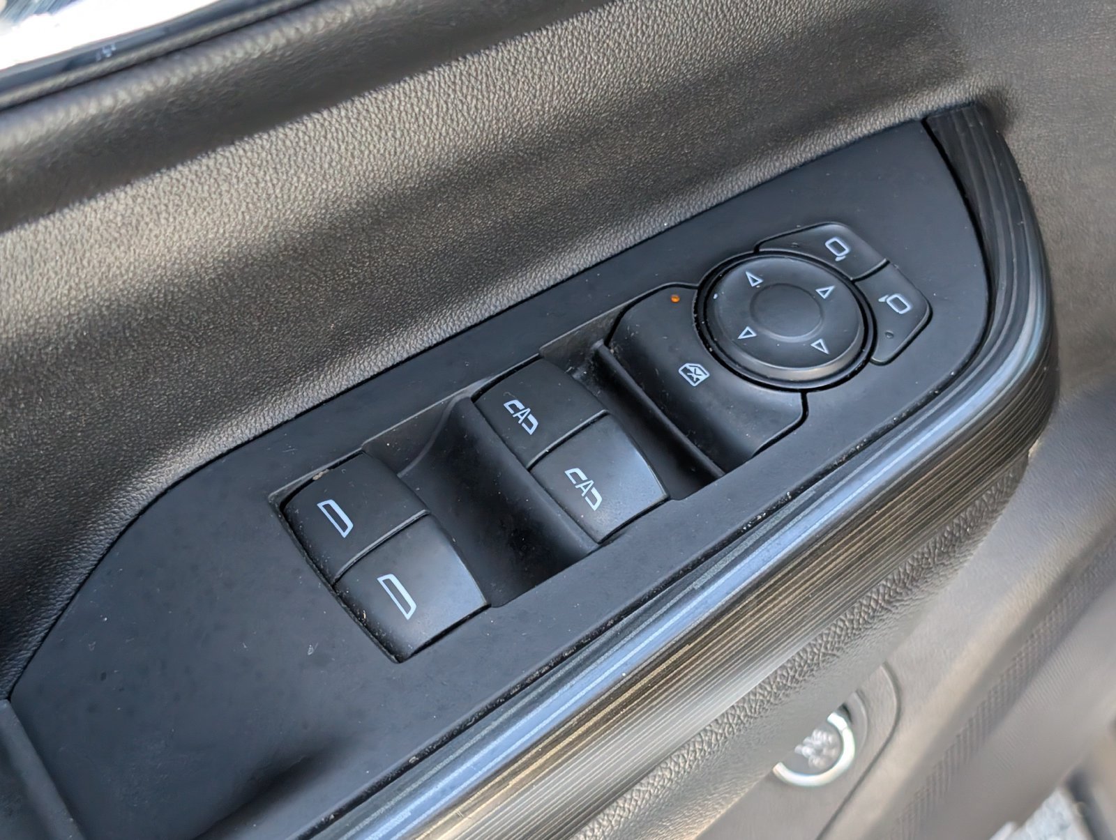 Used 2023 GMC Acadia SLT FWD image 16
