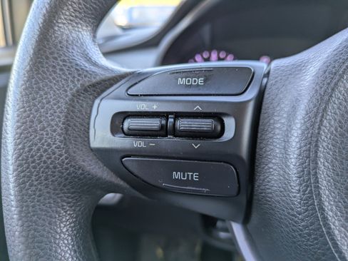 Used 2018 Kia Rio LX image 17