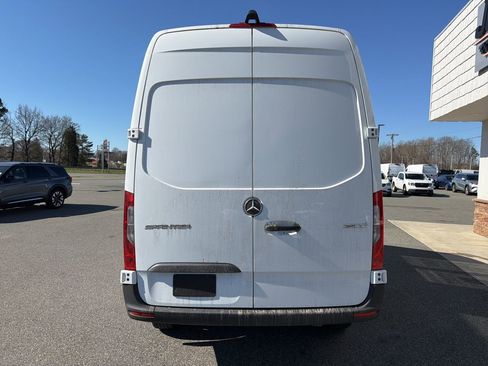 Used 2024 Mercedes-Benz Sprinter 2500 w/ Acoustic Package image 5
